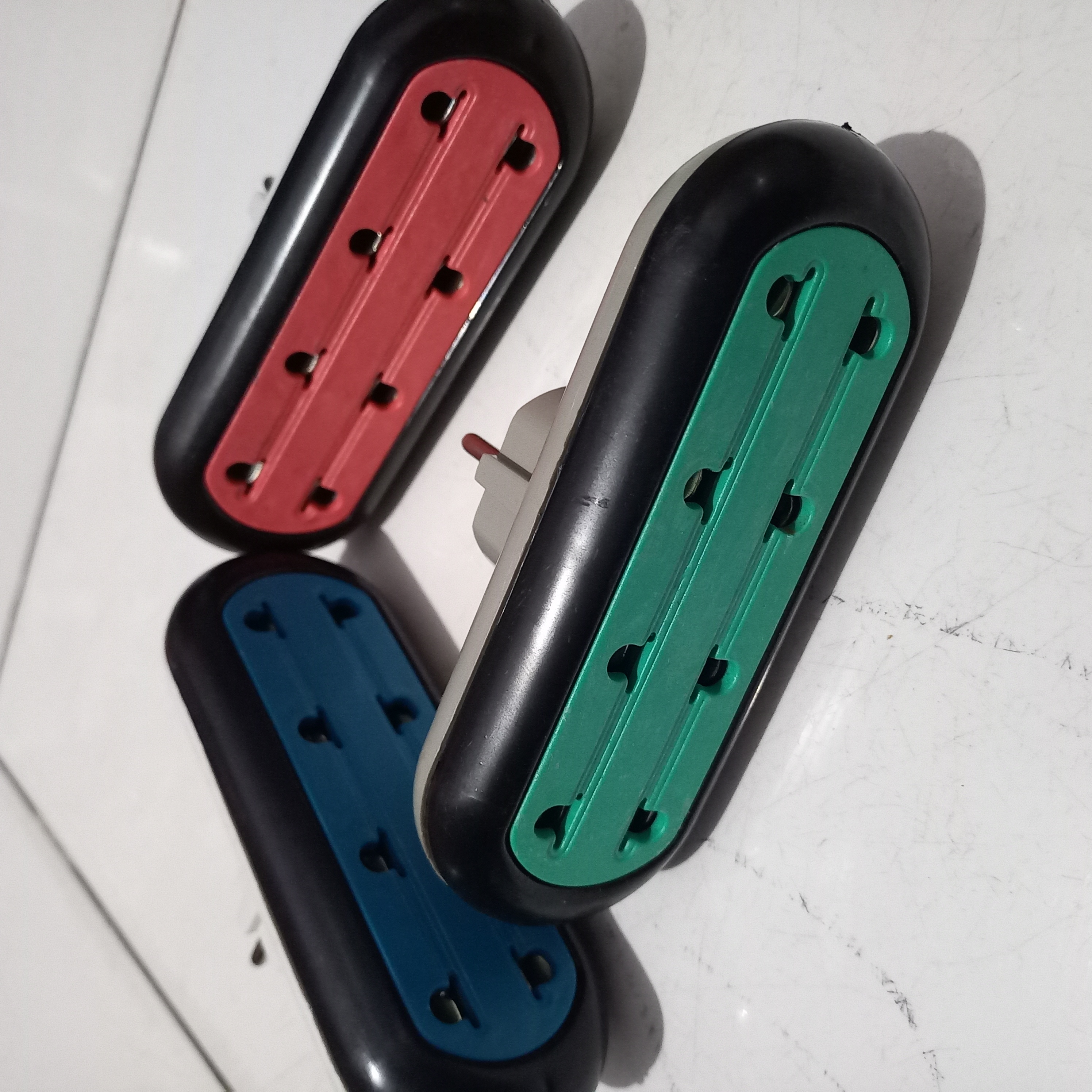 Colokan deret 4 lubang